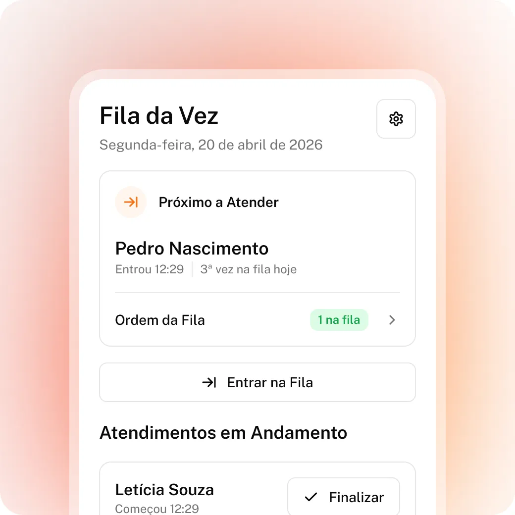 Fila da Vez no celular: Pedro Nascimento é o próximo a atender e a lista mostra os atendimentos em andamento.